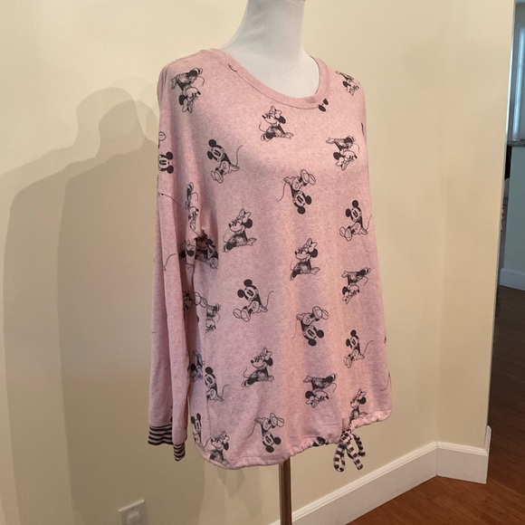 Womens Disney brand “Mickey & Minnie”lounging pajama set - Picture 3 of 10